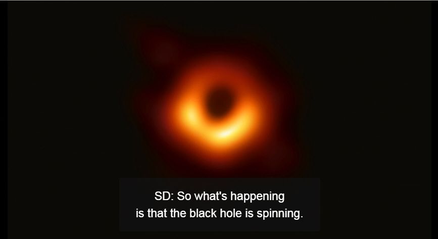 下部がより明るいブラックホール
